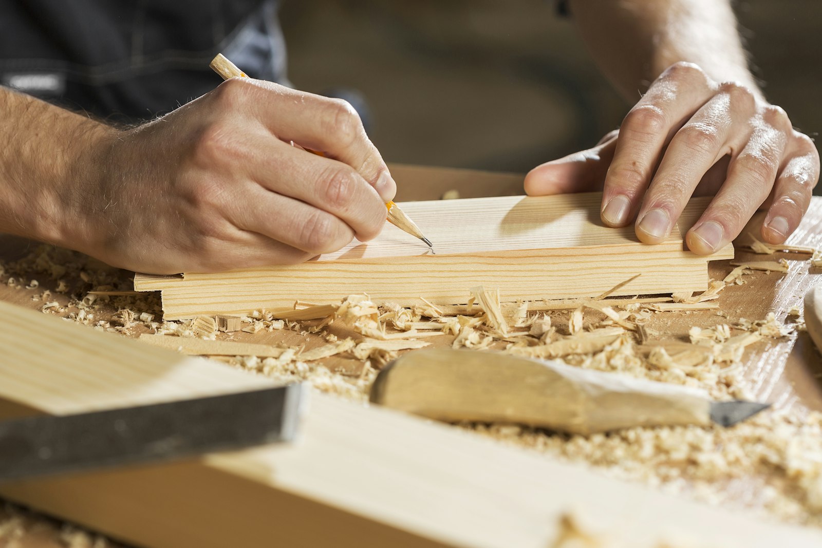 L&rsquo;atelier Angelucci à Lyon — fabrication artisanale de décors